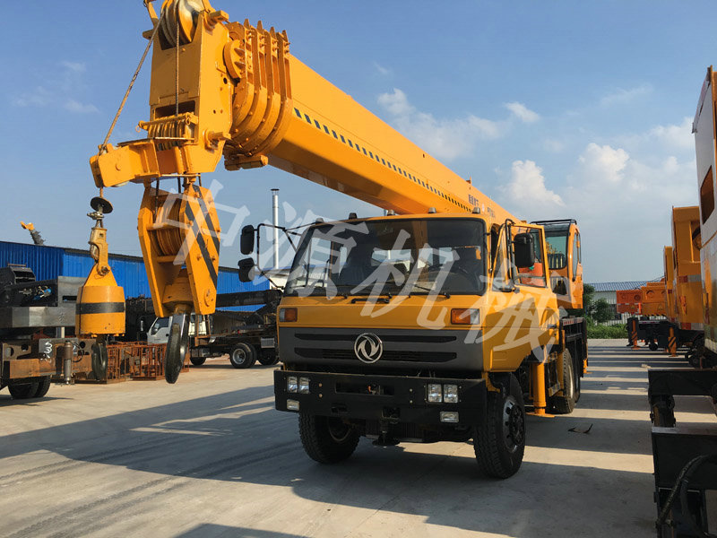25吨吊车