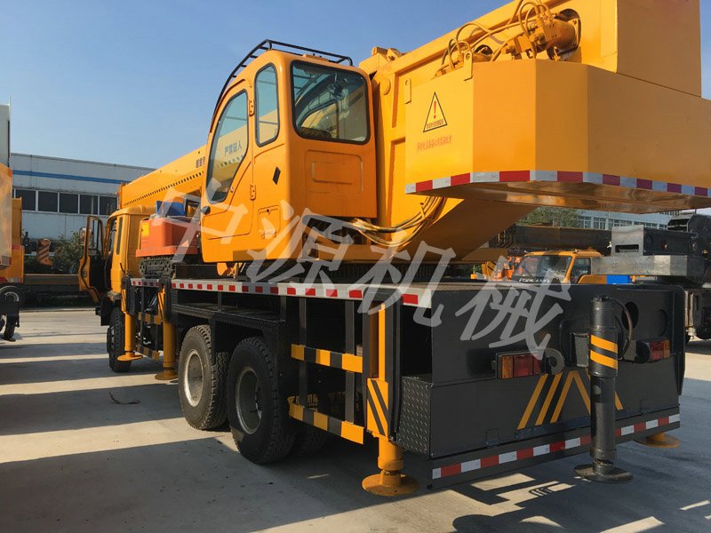 25吨吊车